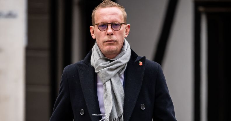 Laurence Fox compare le drapeau Progress Pride à la croix gammée nazie lors d’un procès en diffamation historique